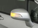 ◆ドアミラーウインカー◆ドアミラーにウインカーを装備しています。対向車に自身の進行方向を合図し安全に運転できます。
