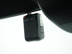 ◆ドライブレコーダー◆映像・音声などを記録する自動車用の装置です。もしもの事故の際の記録はもちろん、旅行の際の思い出としてドライブの映像を楽しむことができます。 6
