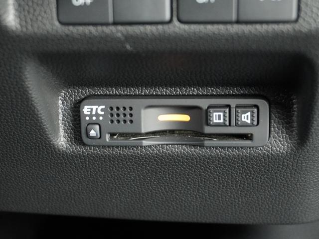 フリードハイブリッド ハイブリッド・Ｇホンダセンシング　１オ－ナ－両電扉ナビＲカメＥＴＣドラレコ前後　ハーフレザーＳ　軽減ブレーキ　キーフリーシステム　電動格納式ドアミラー　Ｂｌｕｅｔｏｏｔｈ音楽　アダプティブＣＣ　衝突安全ボディ　ＤＶＤ再生可能　ＥＣＯＮ（10枚目）