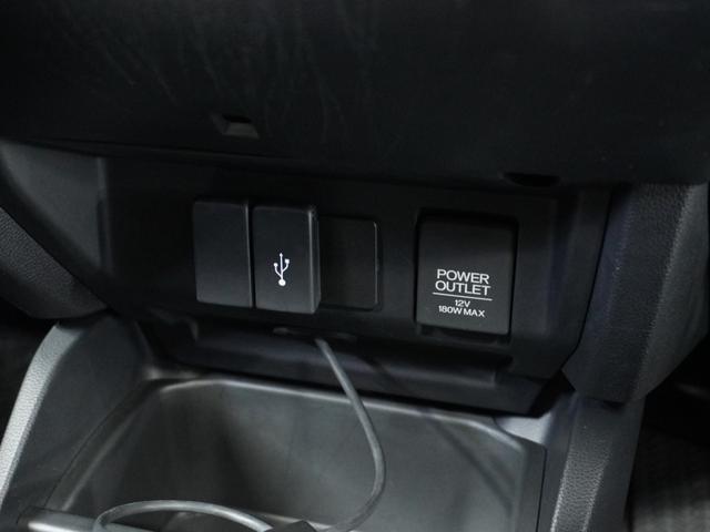 フィットハイブリッド Fパッケージ 1オ-ナ-ナビRカメETCワンセグBT接続DVD 盗難警報装置 ワンオ-ナ-車 AUTOエアコン 助手席エアバック ECON ETC付き リヤカメラ USB ABS付 DVD視聴 横滑り防止システム(7枚目)