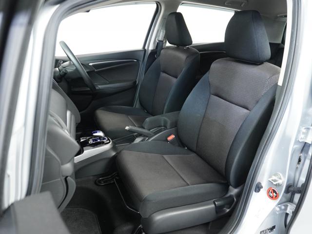 フィットハイブリッド Fパッケージ 1オ-ナ-ナビRカメETCワンセグBT接続DVD 盗難警報装置 ワンオ-ナ-車 AUTOエアコン 助手席エアバック ECON ETC付き リヤカメラ USB ABS付 DVD視聴 横滑り防止システム(11枚目)