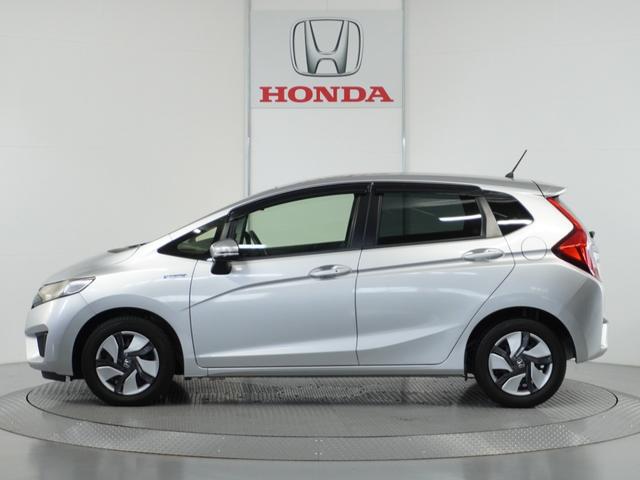 フィットハイブリッド Fパッケージ 1オ-ナ-ナビRカメETCワンセグBT接続DVD 盗難警報装置 ワンオ-ナ-車 AUTOエアコン 助手席エアバック ECON ETC付き リヤカメラ USB ABS付 DVD視聴 横滑り防止システム(14枚目)