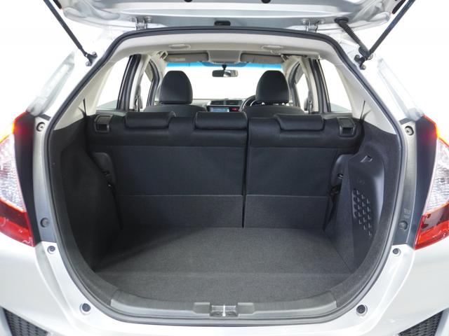 フィットハイブリッド Fパッケージ 1オ-ナ-ナビRカメETCワンセグBT接続DVD 盗難警報装置 ワンオ-ナ-車 AUTOエアコン 助手席エアバック ECON ETC付き リヤカメラ USB ABS付 DVD視聴 横滑り防止システム(16枚目)