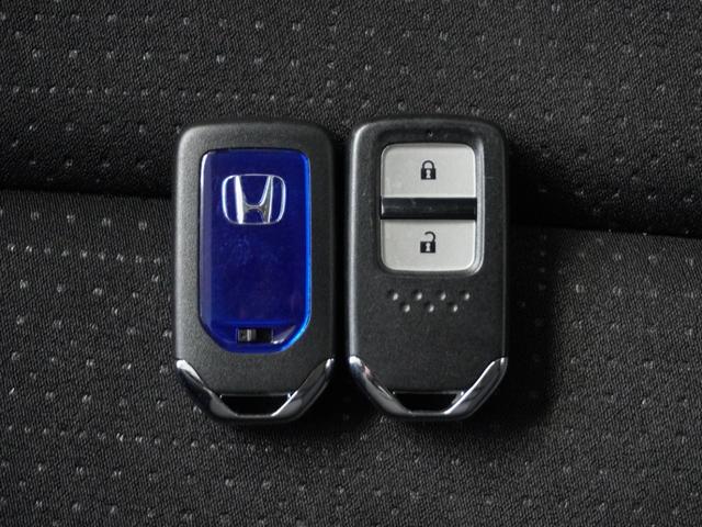 フィットハイブリッド Fパッケージ 1オ-ナ-ナビRカメETCワンセグBT接続DVD 盗難警報装置 ワンオ-ナ-車 AUTOエアコン 助手席エアバック ECON ETC付き リヤカメラ USB ABS付 DVD視聴 横滑り防止システム(18枚目)