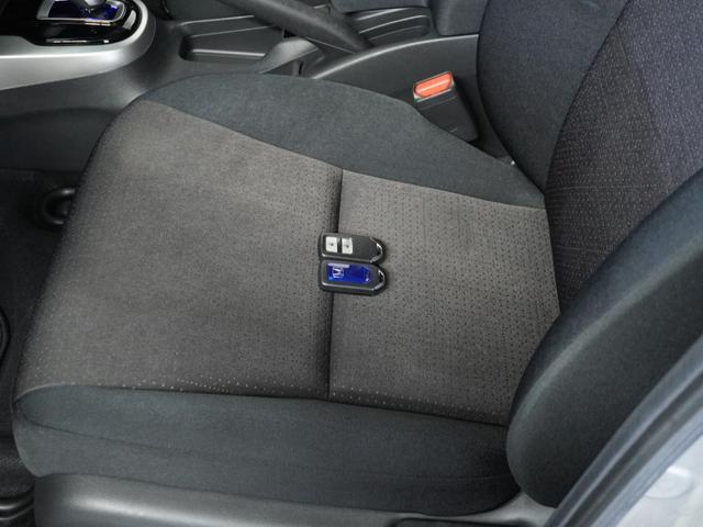 フィットハイブリッド Fパッケージ 1オ-ナ-ナビRカメETCワンセグBT接続DVD 盗難警報装置 ワンオ-ナ-車 AUTOエアコン 助手席エアバック ECON ETC付き リヤカメラ USB ABS付 DVD視聴 横滑り防止システム(30枚目)