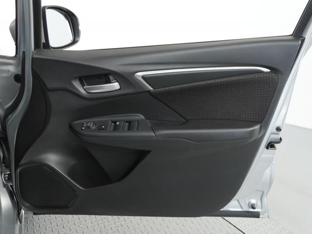 フィットハイブリッド Fパッケージ 1オ-ナ-ナビRカメETCワンセグBT接続DVD 盗難警報装置 ワンオ-ナ-車 AUTOエアコン 助手席エアバック ECON ETC付き リヤカメラ USB ABS付 DVD視聴 横滑り防止システム(40枚目)