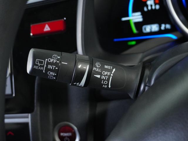 フィットハイブリッド Fパッケージ 1オ-ナ-ナビRカメETCワンセグBT接続DVD 盗難警報装置 ワンオ-ナ-車 AUTOエアコン 助手席エアバック ECON ETC付き リヤカメラ USB ABS付 DVD視聴 横滑り防止システム(46枚目)