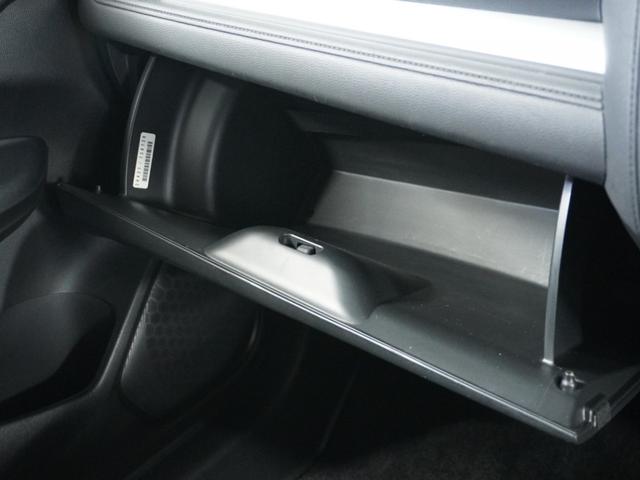 フィットハイブリッド Fパッケージ 1オ-ナ-ナビRカメETCワンセグBT接続DVD 盗難警報装置 ワンオ-ナ-車 AUTOエアコン 助手席エアバック ECON ETC付き リヤカメラ USB ABS付 DVD視聴 横滑り防止システム(55枚目)