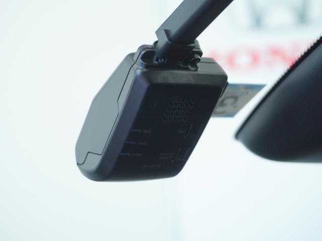 フィット e:HEVホーム 1オ-ナ-ナビ全周囲カメラETC2.0 前後誤発進抑制機能 クリソナ マルチビュー 助手席エアバッグ 運転席エアバッグ 1オナ アイドリングストップ LEDライト USB接続 バックカメラ ABS(5枚目)