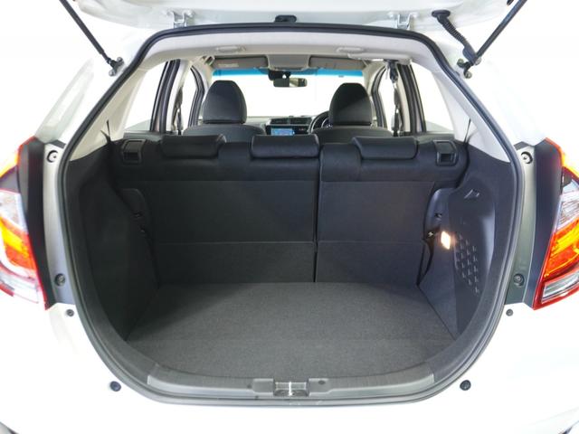 フィットハイブリッド F 1オ-ナ-ナビRカメETCクルコンBT地デジ 地デジTV ナビTV リアカメラ 横滑り防止装置 フルオートエアコン イモビライザー キーフリーシステム 全席パワーウインドウ パワーステアリング ABS(16枚目)