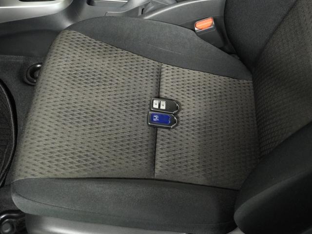 フィットハイブリッド F 1オ-ナ-ナビRカメETCクルコンBT地デジ 地デジTV ナビTV リアカメラ 横滑り防止装置 フルオートエアコン イモビライザー キーフリーシステム 全席パワーウインドウ パワーステアリング ABS(29枚目)