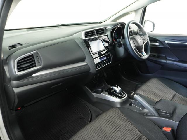 フィットハイブリッド F 1オ-ナ-ナビRカメETCクルコンBT地デジ 地デジTV ナビTV リアカメラ 横滑り防止装置 フルオートエアコン イモビライザー キーフリーシステム 全席パワーウインドウ パワーステアリング ABS(30枚目)