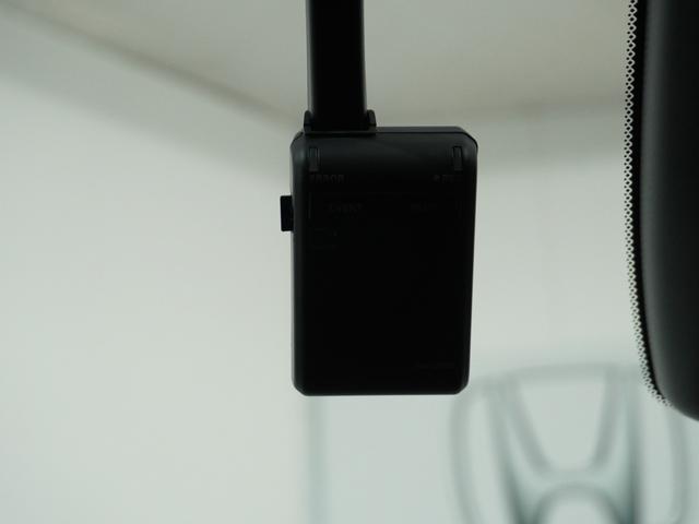 フィット RS 2年保証当社試乗車ナビRカメラETCドラレコ USBポート コーナーセンサー イモビライザー 地デジフルセグ リアカメラ LEDヘッドライト アイドリングストップ DVD再生 エアコン ETC車載器(7枚目)