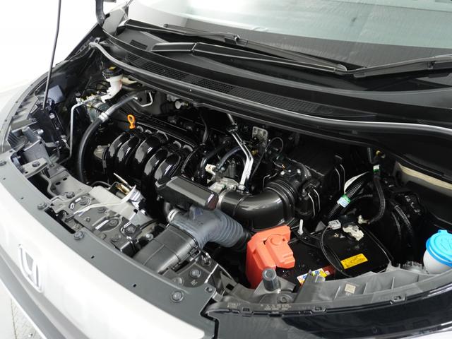 エンジンは車の心臓部分です。このエンジンルームが汚いとトラブルの基になります。当店は専用の液剤を使って徹底的に綺麗にします。