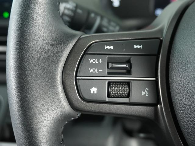 ◆ハンドルに【オーディオリモコンスイッチ】が装備されてます。視点をそらすことなく、ボリューム調整・オーディオソース切替・選曲が出来ます。安全運転しながら操作が可能になりました。
