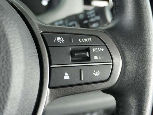 【ＨｏｎｄａＳＥＮＳＩＮＧ】カメラ等装置で精度の高い検知能力を発揮、安全運転を支援します。ステアリング上のコントローラーに注目！