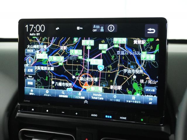 フリード クロスター　当社試乗車ナビＤレコＲカメＥＴＣ両電扉ＢＴ　地デジフルセグ　両側電動パワースライドドア　後カメラ　禁煙車両　ドラレコ　ＵＳＢ　盗難防止システム　ＬＥＤヘッドランプ　エアコン　ＥＳＣ　サイドエアバック（5枚目）