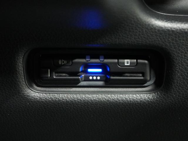 フリード クロスター　当社試乗車ナビＤレコＲカメＥＴＣ両電扉ＢＴ　地デジフルセグ　両側電動パワースライドドア　後カメラ　禁煙車両　ドラレコ　ＵＳＢ　盗難防止システム　ＬＥＤヘッドランプ　エアコン　ＥＳＣ　サイドエアバック（9枚目）