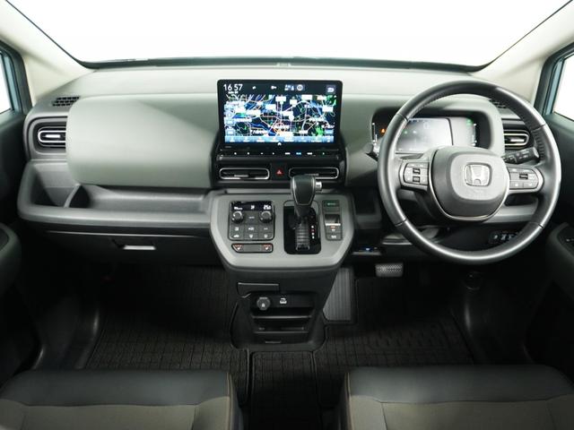 フリード クロスター　当社試乗車ナビＤレコＲカメＥＴＣ両電扉ＢＴ　地デジフルセグ　両側電動パワースライドドア　後カメラ　禁煙車両　ドラレコ　ＵＳＢ　盗難防止システム　ＬＥＤヘッドランプ　エアコン　ＥＳＣ　サイドエアバック（10枚目）