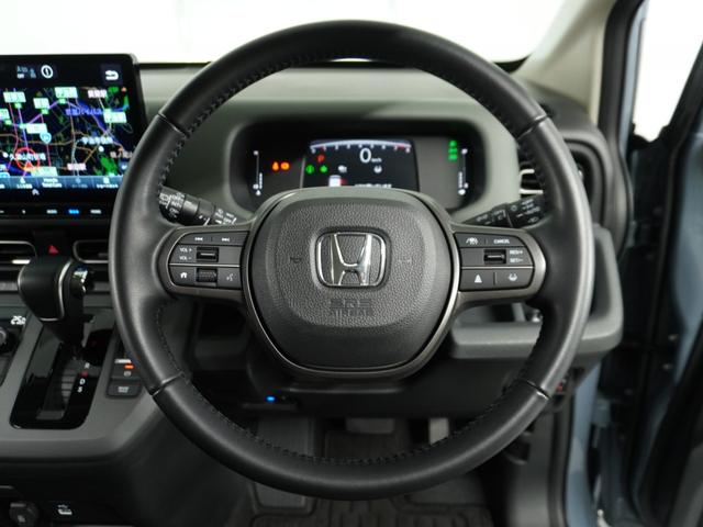 フリード クロスター　当社試乗車ナビＤレコＲカメＥＴＣ両電扉ＢＴ　地デジフルセグ　両側電動パワースライドドア　後カメラ　禁煙車両　ドラレコ　ＵＳＢ　盗難防止システム　ＬＥＤヘッドランプ　エアコン　ＥＳＣ　サイドエアバック（11枚目）