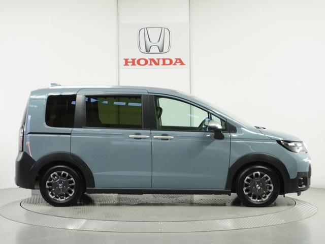 フリード クロスター　当社試乗車ナビＤレコＲカメＥＴＣ両電扉ＢＴ　地デジフルセグ　両側電動パワースライドドア　後カメラ　禁煙車両　ドラレコ　ＵＳＢ　盗難防止システム　ＬＥＤヘッドランプ　エアコン　ＥＳＣ　サイドエアバック（32枚目）