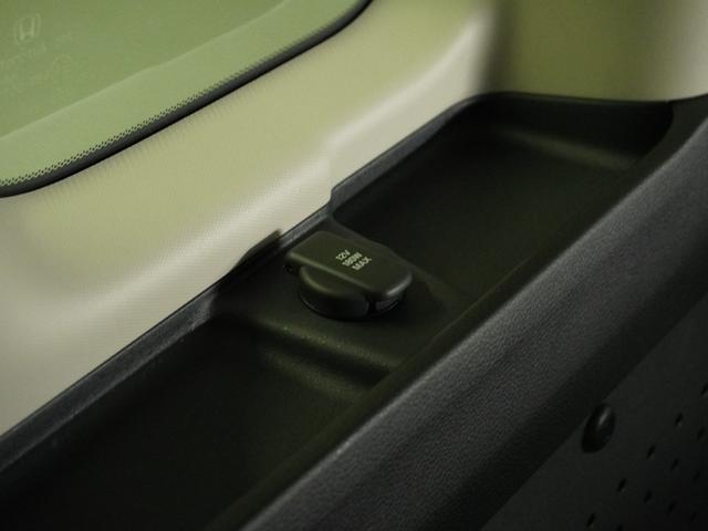 フリード クロスター　当社試乗車ナビＤレコＲカメＥＴＣ両電扉ＢＴ　地デジフルセグ　両側電動パワースライドドア　後カメラ　禁煙車両　ドラレコ　ＵＳＢ　盗難防止システム　ＬＥＤヘッドランプ　エアコン　ＥＳＣ　サイドエアバック（47枚目）