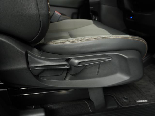 フリード クロスター　当社試乗車ナビＤレコＲカメＥＴＣ両電扉ＢＴ　地デジフルセグ　両側電動パワースライドドア　後カメラ　禁煙車両　ドラレコ　ＵＳＢ　盗難防止システム　ＬＥＤヘッドランプ　エアコン　ＥＳＣ　サイドエアバック（56枚目）