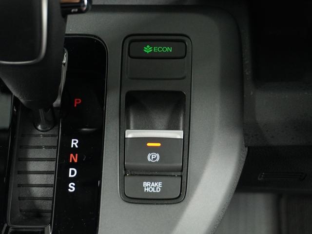 フリード クロスター　当社試乗車ナビＤレコＲカメＥＴＣ両電扉ＢＴ　地デジフルセグ　両側電動パワースライドドア　後カメラ　禁煙車両　ドラレコ　ＵＳＢ　盗難防止システム　ＬＥＤヘッドランプ　エアコン　ＥＳＣ　サイドエアバック（67枚目）