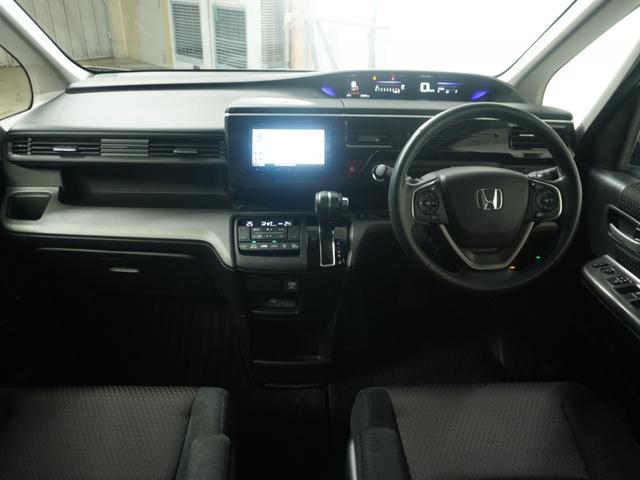 室内は、シートクリーニングや各部の徹底した清掃を実施し、消臭・除菌処理を行っています。しかも、全ての差上で天然成分の薬剤にこだわり安心・安全へも配慮しています。