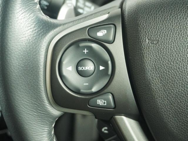 ◆ハンドルに【オーディオリモコンスイッチ】が装備されてます。視点をそらすことなく、ボリューム調整・オーディオソース切替・選曲が出来ます。安全運転しながら操作が可能になりました。