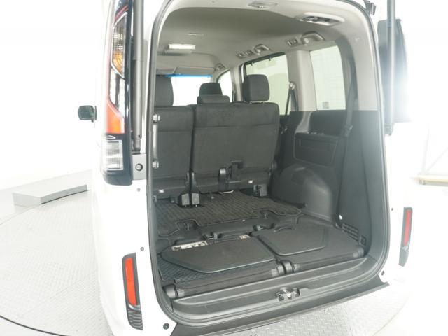 リアシートを使用しない時は倒せば更に広々ラゲッジスペースの出来上がりです、たくさんの荷物が楽々載せられますよ！