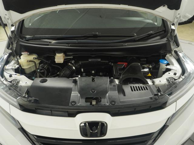 エンジンは車の心臓部分です。このエンジンルームが汚いとトラブルの基になります。当店は専用の液剤を使って徹底的に綺麗にします。