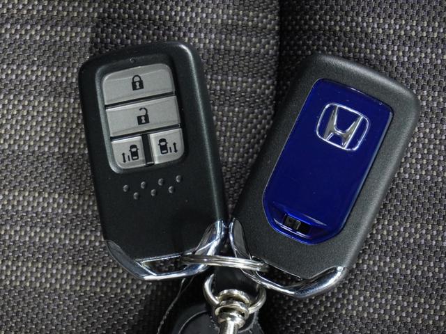 フリードハイブリッド ハイブリッド・Gホンダセンシング 1オ-ナ-ナビDレコRカメETC両電扉BT地デジ アダプティブクルーズコントロール Bluetooth 障害物センサー LEDヘッドライト フルセグ DVD再生 6人乗り3列シート 禁煙車 ECON(19枚目)