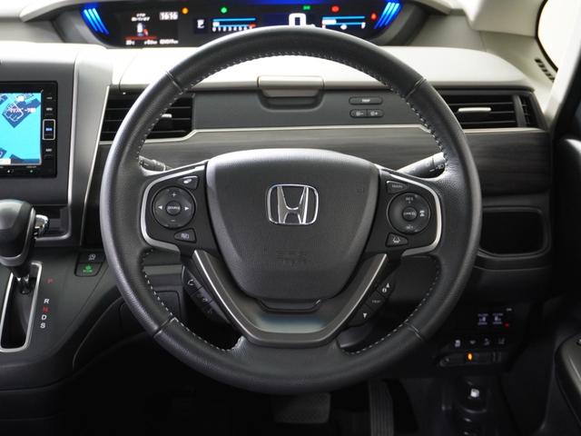 フリード Ｇ　ナビＲカメＤレコＥＴＣ両電扉ＢＴシ－トヒ－タ－　アダプティブクルーズコントロール　Ｂｌｕｅｔｏｏｔｈ　フルセグＴＶ　ＣＤ／ＤＶＤ再生　１５インチ純正アルミホイール　２列目ウォークスルー　禁煙車　ＬＥＤ（12枚目）