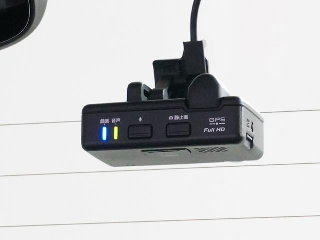 Ｎ－ＢＯＸ Ｌ・ターボ　１オ－ナ－ナビＤレコＲカメＥＴＣ両電扉ＢＴ地デジ　アダプティブクルーズコントロール　Ｂｌｕｅｔｏｏｔｈ　パドルシフト　障害物センサー　シートヒーター　オートハイビーム　禁煙車　ＵＶカットガラス　ＤＶＤ（6枚目）