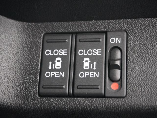 ステップワゴンスパーダ スパーダホンダセンシング 1オ-ナ-ナビ後席モニタDレコETC2.0両電扉 アダプティブクルーズコントロール Bluetooth パドルシフト 16インチ純正アルミホイール CD/DVD フルセグTV レーンアシスト 禁煙車(8枚目)