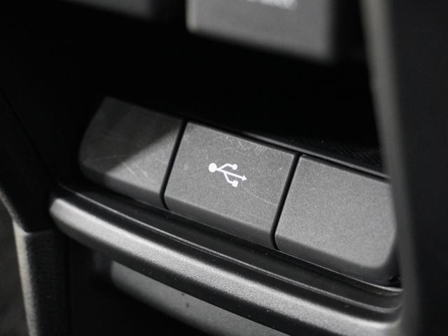 ステップワゴンスパーダ スパーダホンダセンシング 1オ-ナ-ナビ後席モニタDレコETC2.0両電扉 アダプティブクルーズコントロール Bluetooth パドルシフト 16インチ純正アルミホイール CD/DVD フルセグTV レーンアシスト 禁煙車(9枚目)