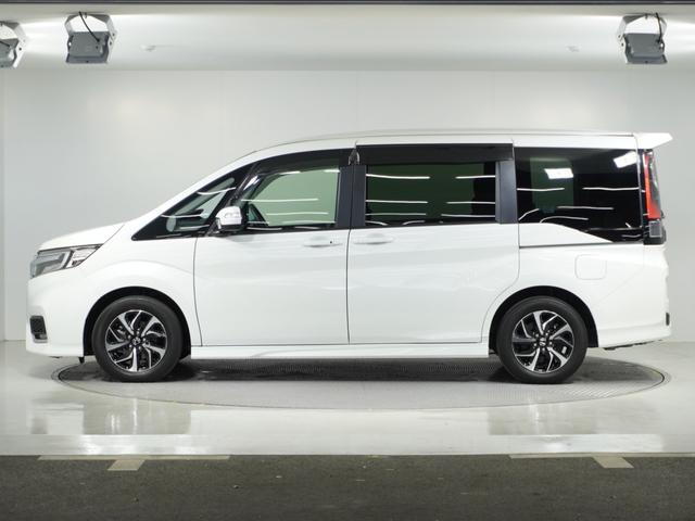 ステップワゴンスパーダ スパーダホンダセンシング 1オ-ナ-ナビ後席モニタDレコETC2.0両電扉 アダプティブクルーズコントロール Bluetooth パドルシフト 16インチ純正アルミホイール CD/DVD フルセグTV レーンアシスト 禁煙車(17枚目)