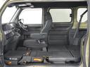 助手席側のフラット面の長さは約230cm、車中泊も快適にお楽しみいただける広いスペースとなっています。
