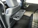 ◆シートバックテーブル◆フロントシートの背面に後席用のテーブルがついています。小物が置けて！カップホルダーもあります、ドライブ中や休憩時にも便利なテーブルです。