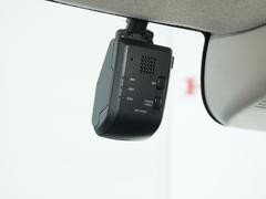 ◆前後ドライブレコーダー◆映像・音声などを記録する自動車用の装置です。もしもの事故の際の記録はもちろん、旅行の際の思い出としてドライブの映像を楽しむことができます。 3