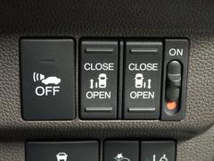 ◆電動スライドドア◆狭い駐車場でも乗り降りが楽々♪お子様が隣の車にドアを当ててしまう心配もございません！小さなお子様連れの方もこれで安心。 6