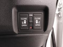 ��ξ¦��ư���饤�ɥɥ���������־�Ǥ���ߤ꤬�ڡ��������ͤ��٤μ֤˥ɥ������ƤƤ��ޤ����ۤ⤴�����ޤ��󡪾����ʤ�����Ϣ������⤳��ǰ¿��� 6