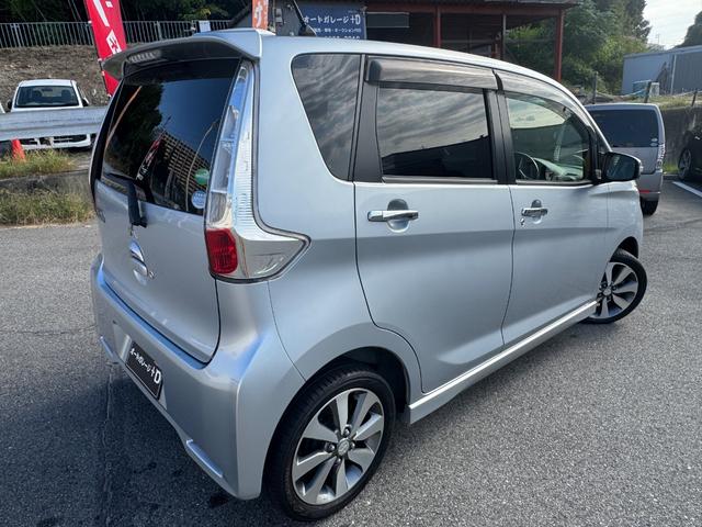 ｅＫカスタム Ｔ　禁煙車　ターボ車　イクリプスナビ　フルセグＴＶ　純正ＨＩＤ　スマートキー　プッシュスタート　ＡＢＳ　オートエアコン　ＥＴＣ　バックカメラ　電格ミラー　バイザー（9枚目）