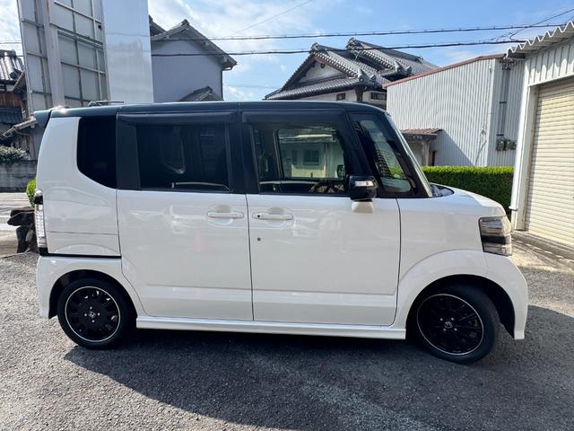 Ｎ－ＢＯＸカスタム ２トーンカラースタイル　ＧターボＳＳパッケージ　禁煙車　ターボ車　ナビ　フルセグ　Ｂｌｕｅｔｏｏｔｈ　　ＥＴＣ　両側スライドドア　パドルシフト　プラグ交換　エアーフィルター交換　ＡＢＳ　バックカメラ　オートクルーズ　オートライト　シートヒーター（4枚目）