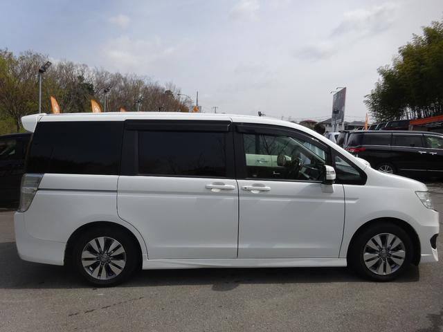 ステップワゴンスパーダ パワーエディション　ＨＩＤヘッドライト　オートライト　ＥＴＣ　メモリーナビ　バックカメラ　両側電動スライドドア　オートエアコン　後部座席マニュアルエアコン　一年保証（8枚目）