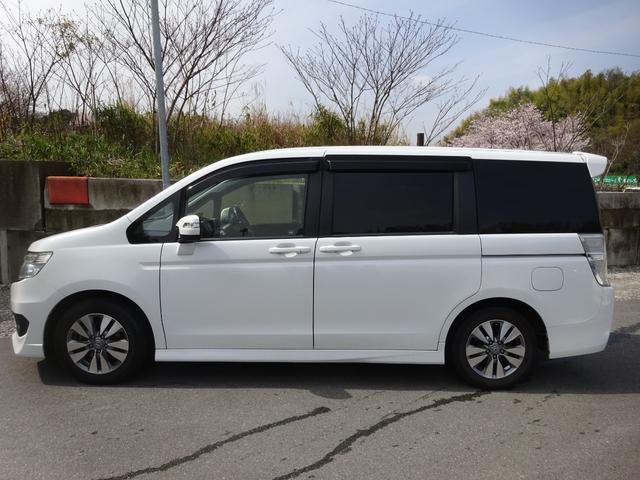 ステップワゴンスパーダ パワーエディション　ＨＩＤヘッドライト　オートライト　ＥＴＣ　メモリーナビ　バックカメラ　両側電動スライドドア　オートエアコン　後部座席マニュアルエアコン　一年保証（9枚目）