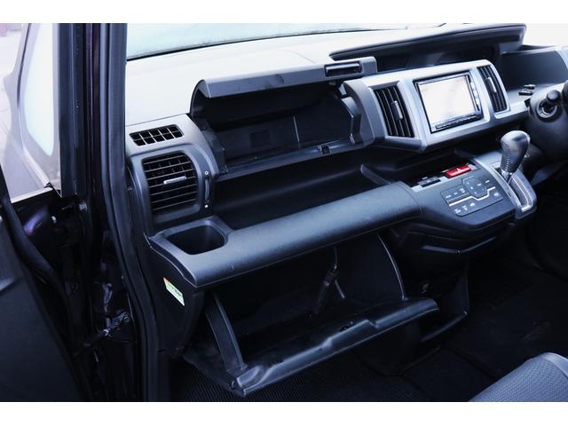 ステップワゴンスパーダ Ｚ　クールスピリット　ＨＩＤヘッドライト　純正インチアルミホイールフリップダウンモニター　両側パワスラ　クルコン　オートライト　　Ｈレザーシート　純正ナビ　ＴＶ　バックカメラ　Ｂｌｕｅｔｏｏｔｈ対応（13枚目）