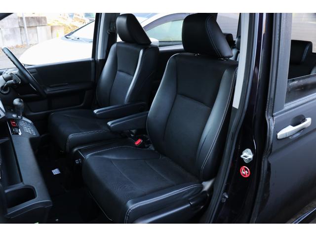 ステップワゴンスパーダ Ｚ　クールスピリット　ＨＩＤヘッドライト　純正インチアルミホイールフリップダウンモニター　両側パワスラ　クルコン　オートライト　　Ｈレザーシート　純正ナビ　ＴＶ　バックカメラ　Ｂｌｕｅｔｏｏｔｈ対応（14枚目）