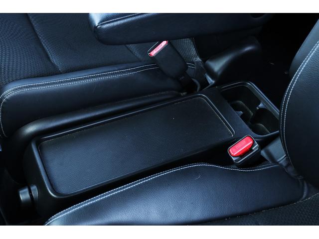 ステップワゴンスパーダ Ｚ　クールスピリット　ＨＩＤヘッドライト　純正インチアルミホイールフリップダウンモニター　両側パワスラ　クルコン　オートライト　　Ｈレザーシート　純正ナビ　ＴＶ　バックカメラ　Ｂｌｕｅｔｏｏｔｈ対応（15枚目）